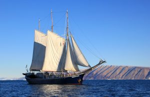 Voyages passionnants en voilier à travers les archipels secrets